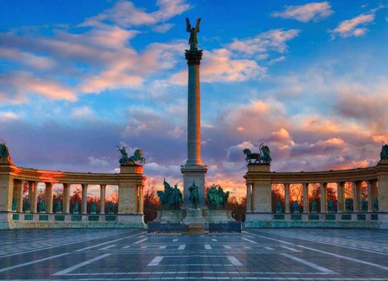 1η μέρα: Αθήνα – Βουδαπέστη - Εσωτερική ξενάγηση στο Κοινοβούλιο – Κρατική Όπερα - Σκεπαστή Αγορά